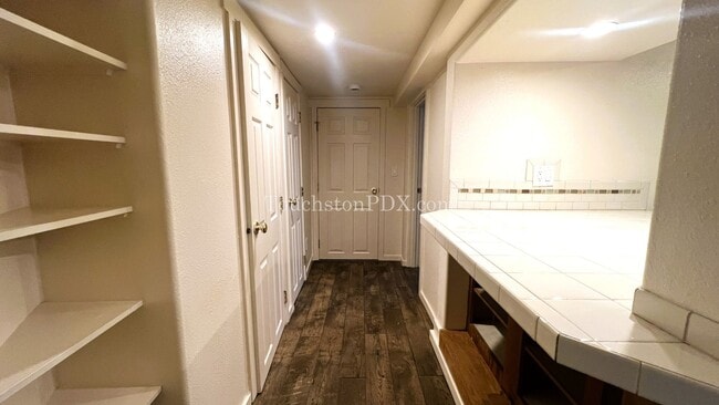 Building Photo - Large 2 Bed / 1 Bonus Room in the Brooklyn Neighborhood off SE Milwaukie Ave.