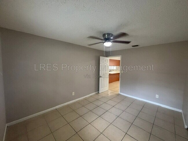 Building Photo - 1020 S Bay Ave