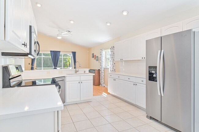 Building Photo - AVAILABLE June 1 - Single Family Pool Home in the Heart of Three Oaks