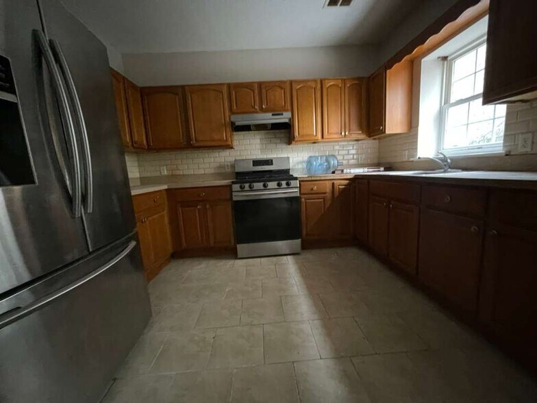 Primary Photo - 488 Communipaw Ave