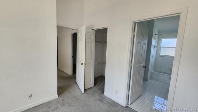 Building Photo - 271 Live Oak Ln