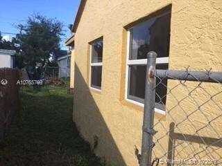 Building Photo - 1001 NW 65th St