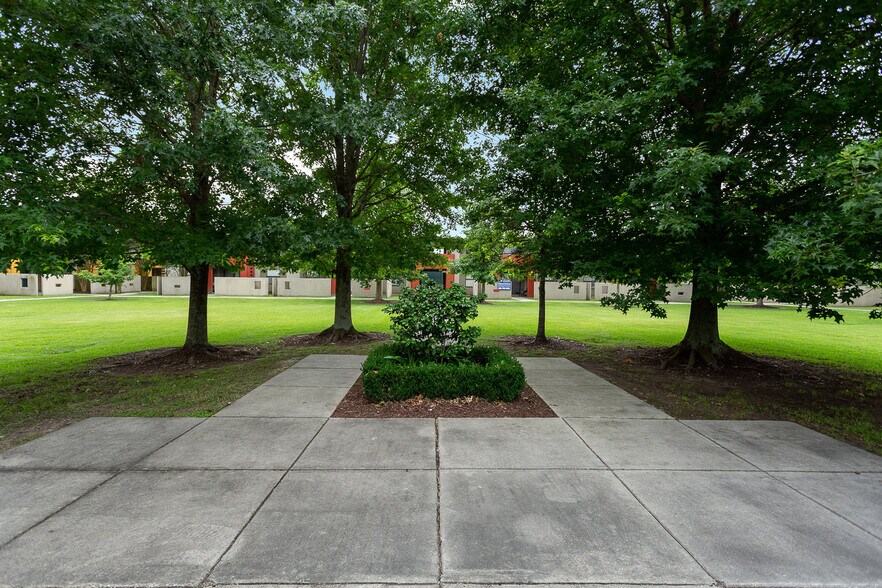 Building Photo - 1855 Brightside Dr