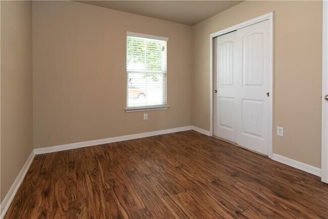 Building Photo - 114 Leon River Loop