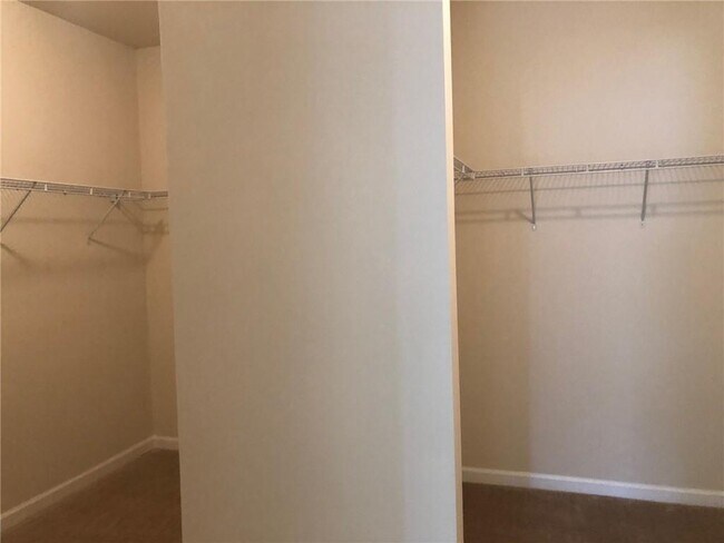 Building Photo - 5315 Mirror Lake Dr
