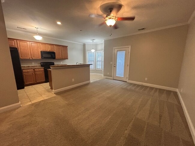 Building Photo - AVAILABLE NOW! End-Unit Townhouse in Pennington Square