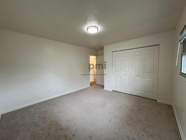 Building Photo - 2627 W 60th Dr