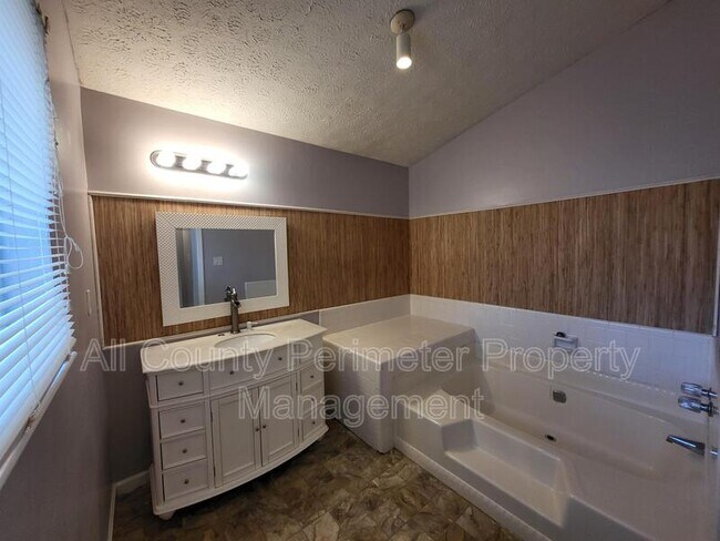 Building Photo - 339 Cheryl Ct