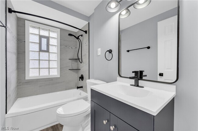 Building Photo - 3203 Ingleside Dr