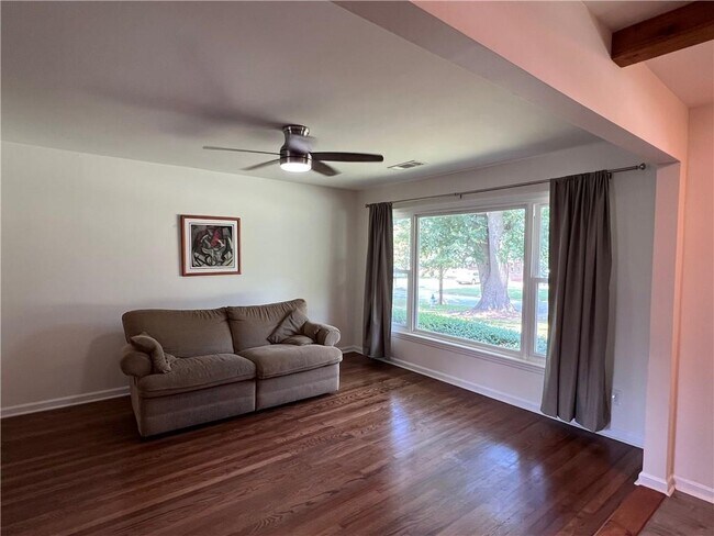 Building Photo - 1180 Starline Dr