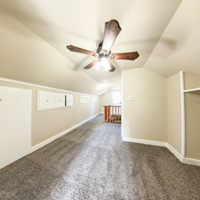 Building Photo - Newly updated 5 bedroom 2 bathroom home