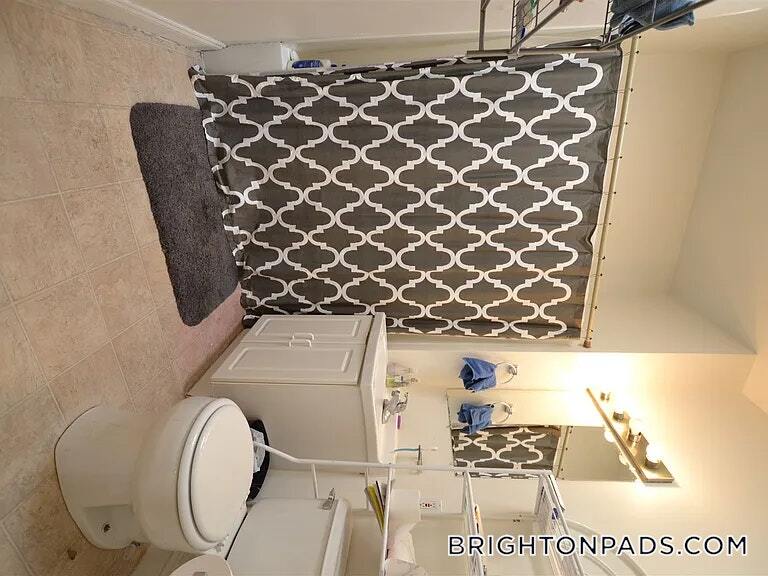 Building Photo - 8 Glencoe St