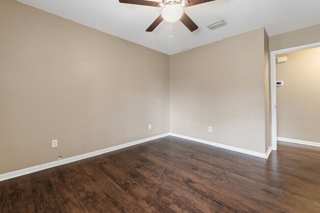 Building Photo - Nice 3 Bedroom 2 and a Half Bathroom House in Jacksonville, Arkansas