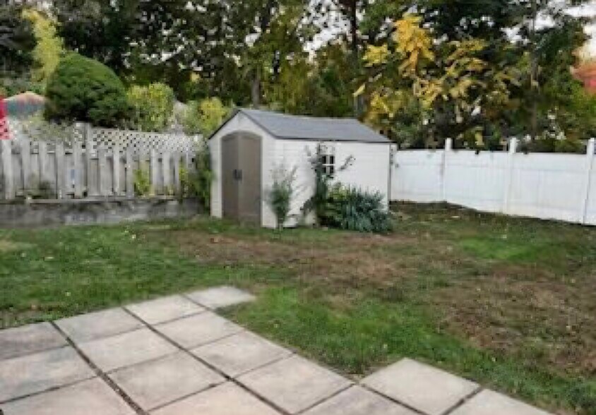 Building Photo - 15 Blake St