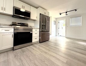 Building Photo - 716 NE 7th St