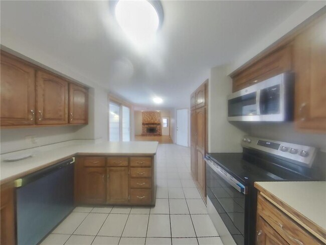 Building Photo - 4845 Orleans Ln N