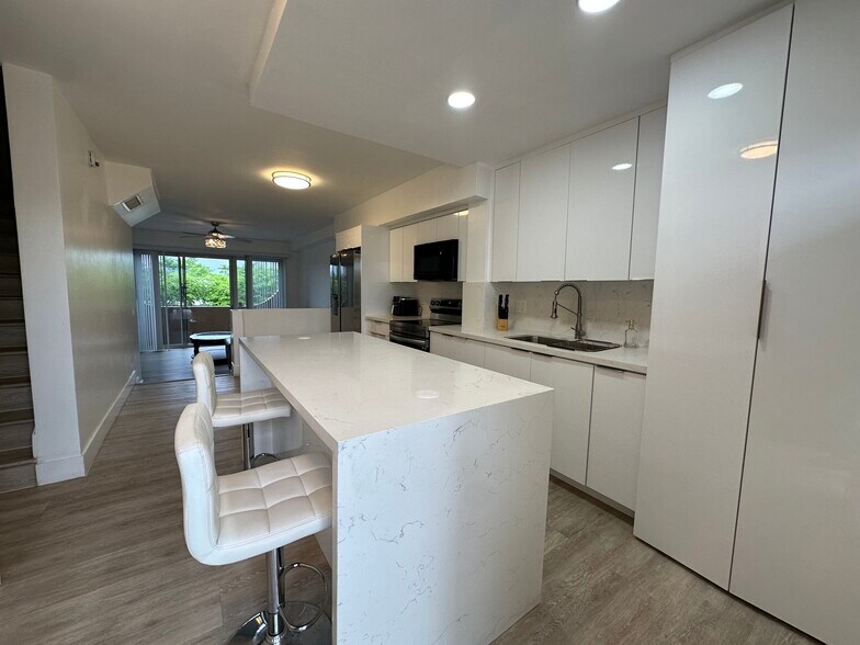 Building Photo - 10900 SW 104th St