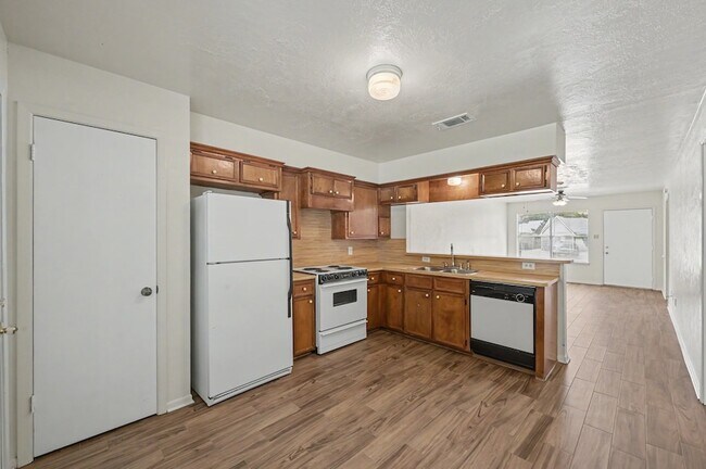 Building Photo - 1605 Hazelwood St
