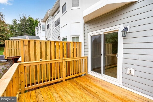Building Photo - 102 Ashley Way