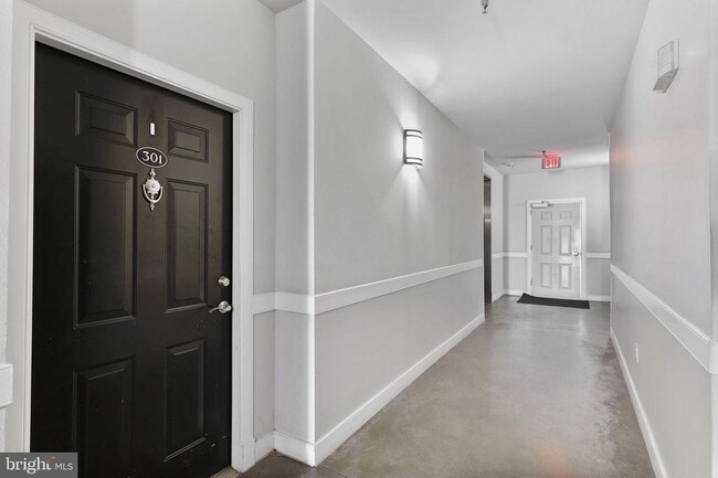Building Photo - 12925 Centre Park Cir