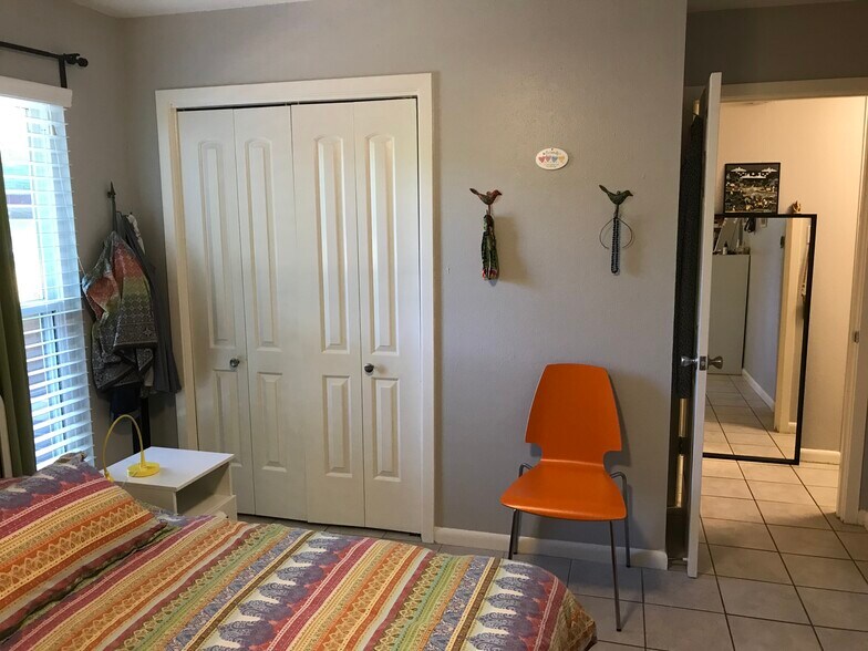 First bedroom closet - 3312 S Oak Dr