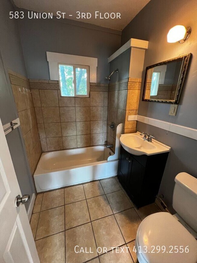 Building Photo - Large 3 BR Unit in Springfield's Old Hill ...