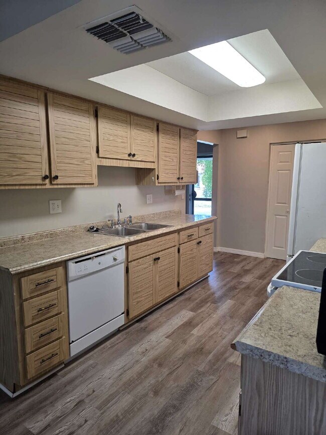 Building Photo - 3 bedroom home in Historic Tarpon Springs