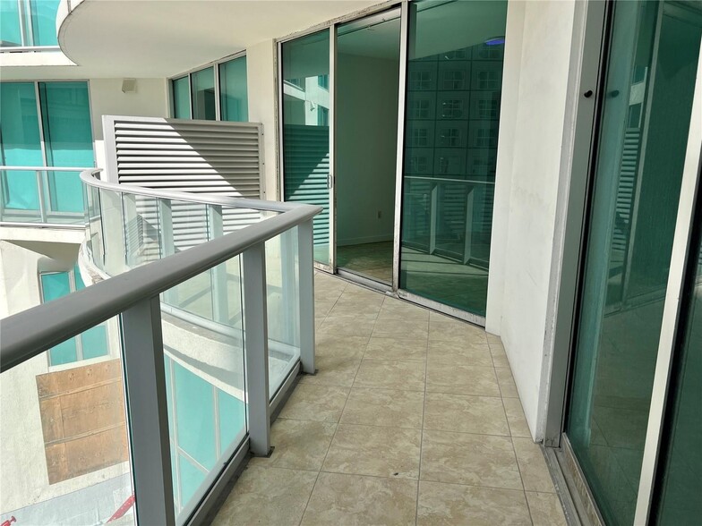 Building Photo - 300 S Biscayne Blvd