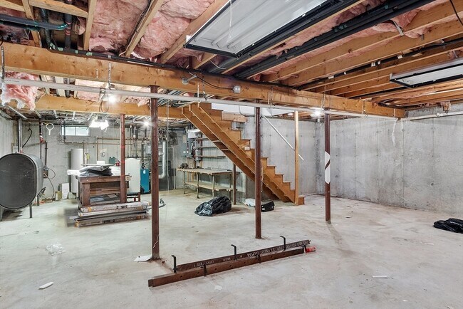Building Photo - 4 Sterling Ln