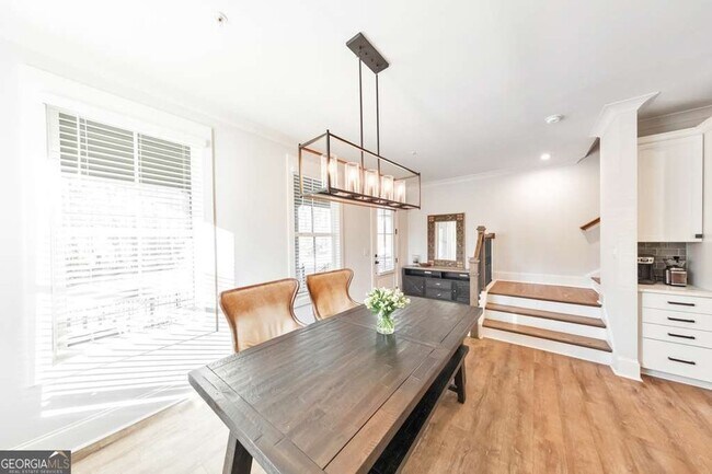 Building Photo - 320 Oak Arms Wy