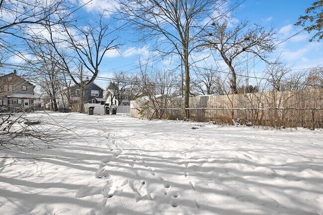 Building Photo - 1521-1523 Republic Ave