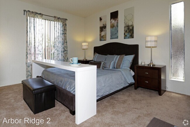 Building Photo - 4420-4440 Oakhollow Dr