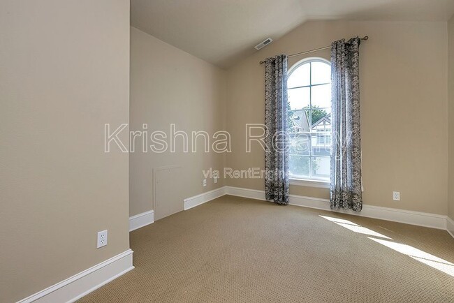 Building Photo - 12649 NW Bayonne Ln