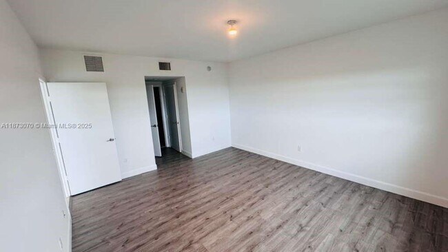 Building Photo - 15051 Royal Oaks Ln