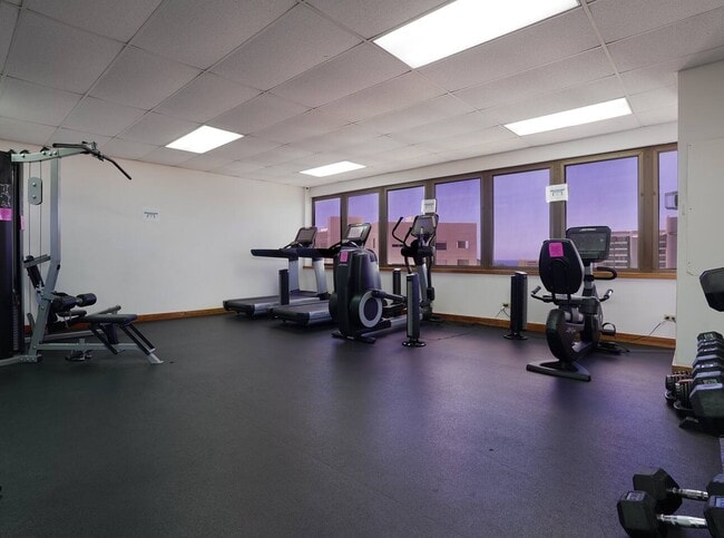 Building Photo - 400 Hobron Ln