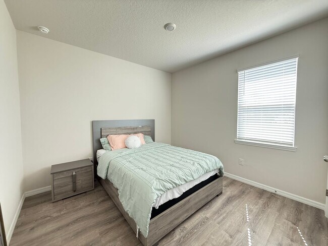 Building Photo - 4 Bedrooms, 2.5 Baths Coming Soon!