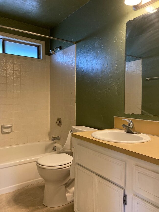 Building Photo - Single Level Ranch Home in Newberg