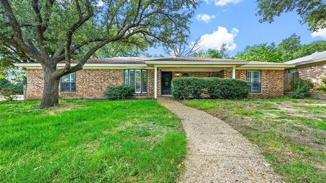 Building Photo - 2232 Shady Brook Dr