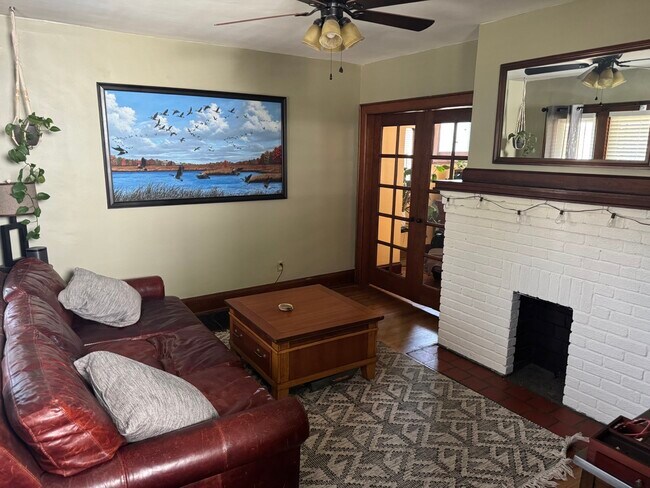 Building Photo - 265 E Markison Ave