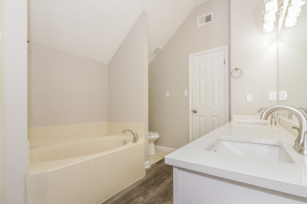Building Photo - 8685 Rhonda Cir S