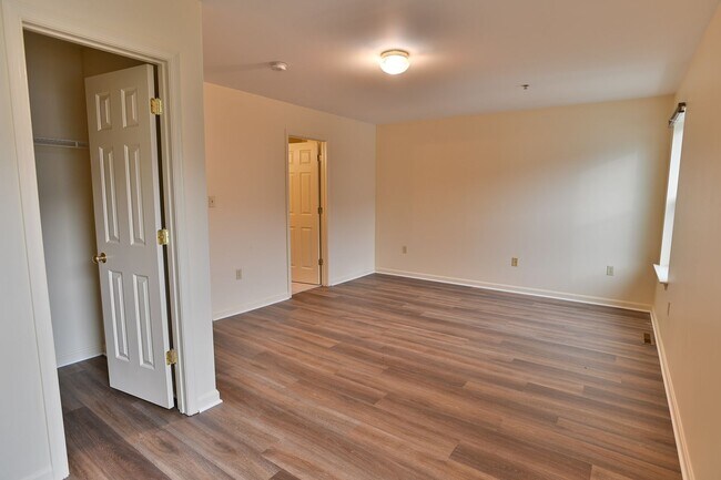 Building Photo - 3 Bedroom Single Family in Midtown with Pa...