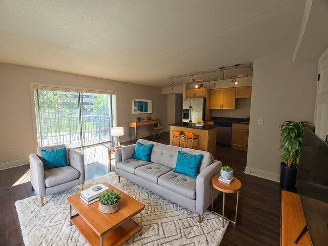 Primary Photo - 4700 Roanoke Pkwy