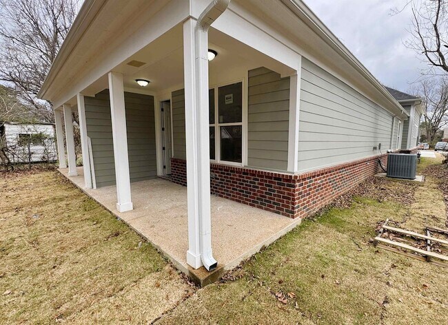 Building Photo - 547 Berclair Rd