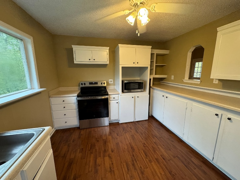 Building Photo - 3504 Fly Rd