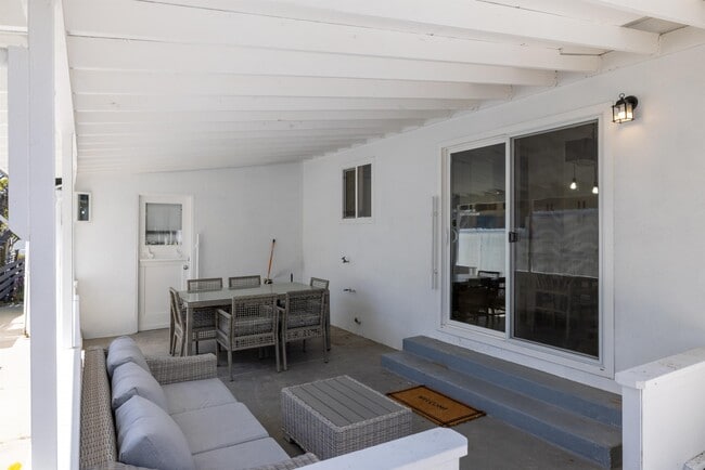 Building Photo - 1571 David Ave