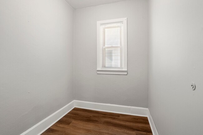 Building Photo - 2111 Madison St