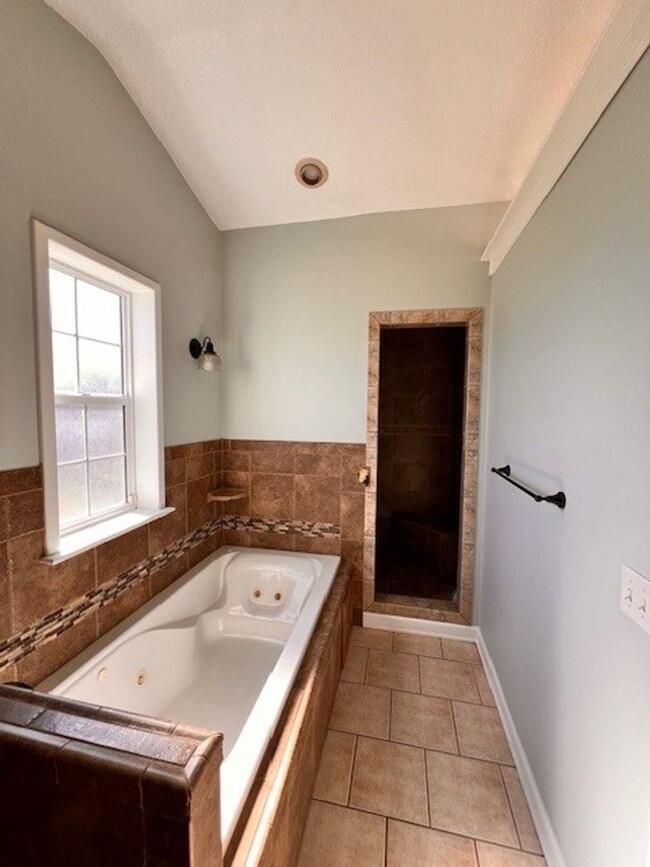 Building Photo - Nice North Bend Home!