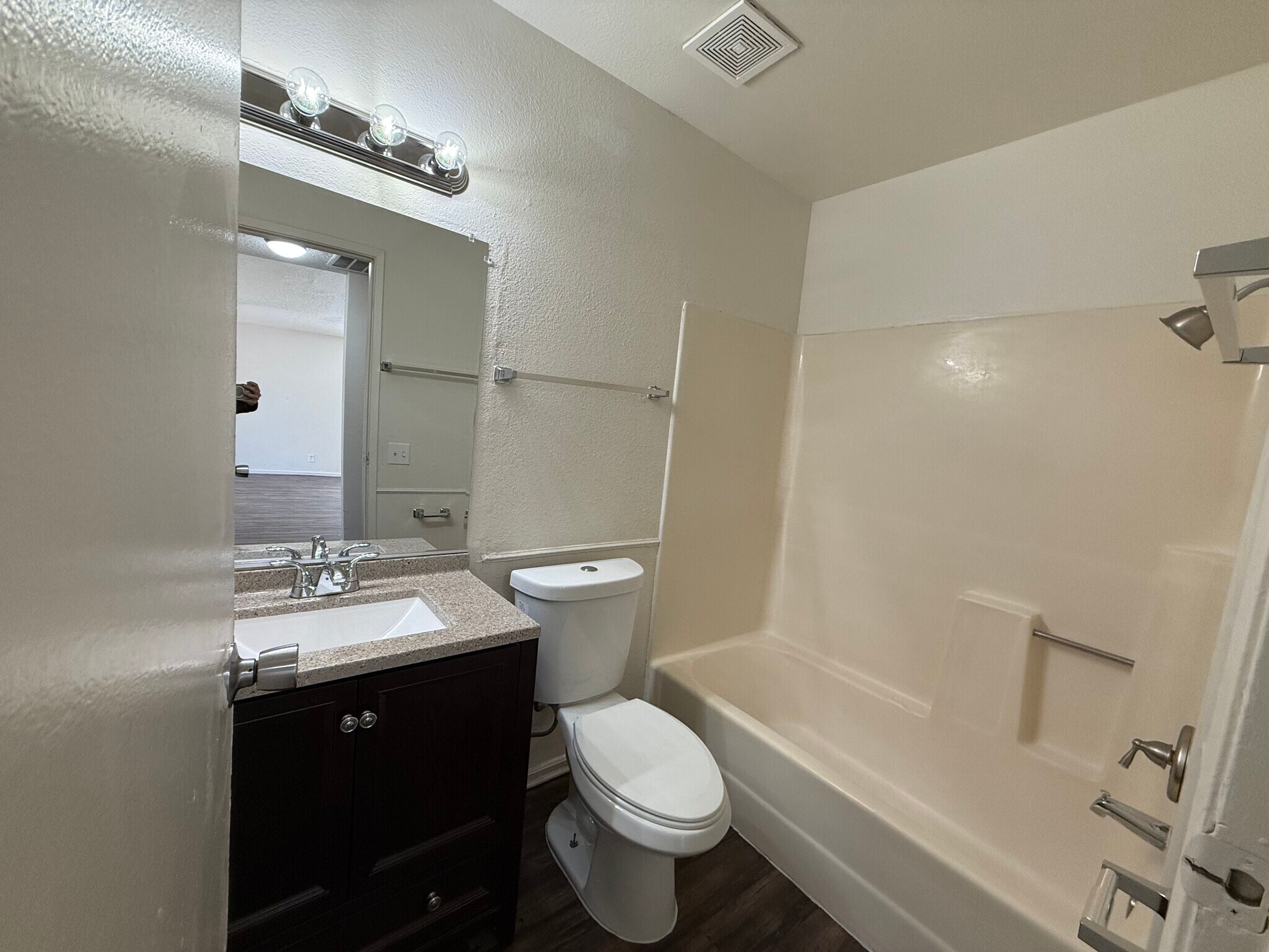 Building Photo - 455 Ash St