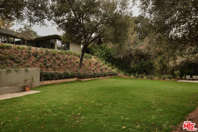 Building Photo - 775 San Rafael Terrace