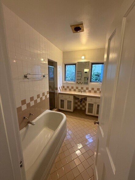 Building Photo - 4059 Stone Canyon Ave
